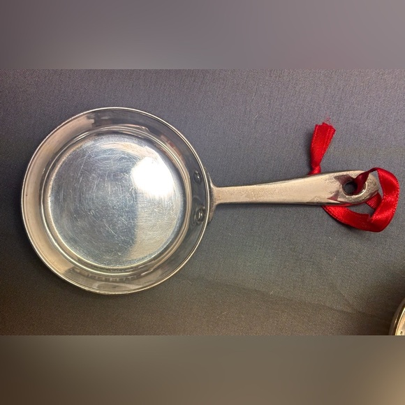 Christmas Vintage 3 Piece Silver Plated Tea Pot, Sauce Pan & Colander Ornaments - Picture 5 of 15